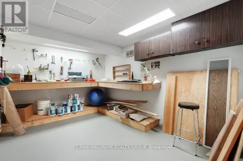 39 Parkwood Crescent Ottawa ON K1B 3J5