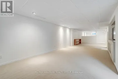 39 Parkwood Crescent Ottawa ON K1B 3J5