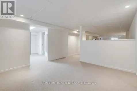 39 Parkwood Crescent Ottawa ON K1B 3J5