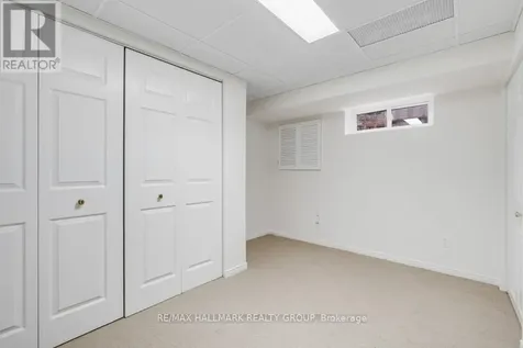 39 Parkwood Crescent Ottawa ON K1B 3J5