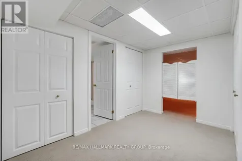 39 Parkwood Crescent Ottawa ON K1B 3J5