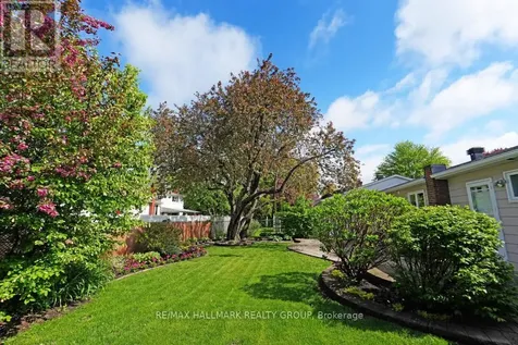 39 Parkwood Crescent Ottawa ON K1B 3J5
