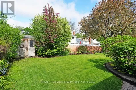 39 Parkwood Crescent Ottawa ON K1B 3J5