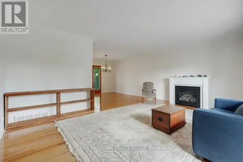 39 Parkwood Crescent Ottawa ON K1B 3J5