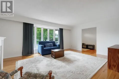 39 Parkwood Crescent Ottawa ON K1B 3J5