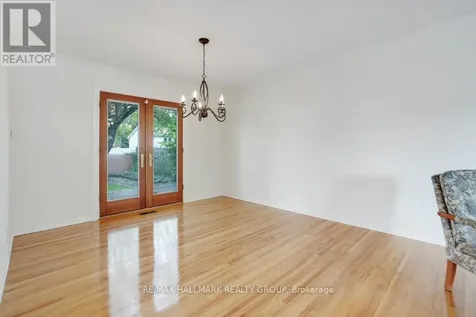 39 Parkwood Crescent Ottawa ON K1B 3J5