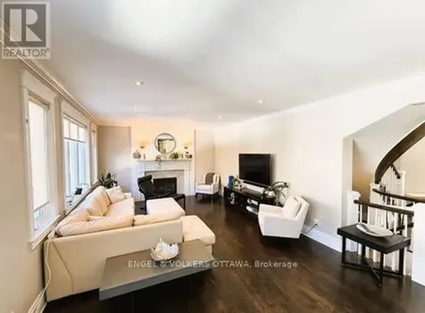 29 Franklin Cathcart Crescent Ottawa ON K2S 2A7