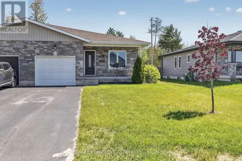 27 Noble Crescent Petawawa ON K8H 0G1