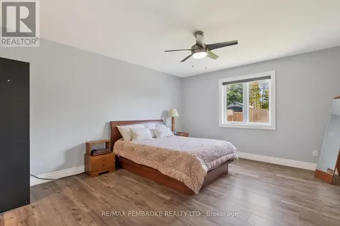 27 Noble Crescent Petawawa ON K8H 0G1