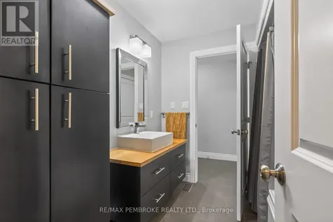 27 Noble Crescent Petawawa ON K8H 0G1