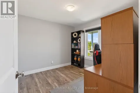 27 Noble Crescent Petawawa ON K8H 0G1