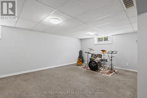 27 Noble Crescent Petawawa ON K8H 0G1