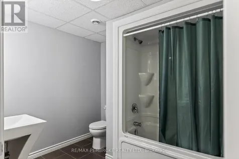 27 Noble Crescent Petawawa ON K8H 0G1