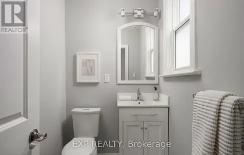8 Springhurst Avenue Toronto (south Parkdale) ON M6K 1A9