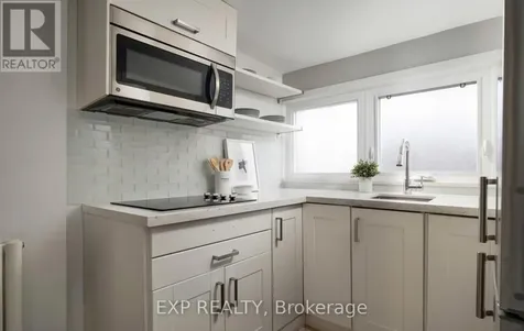 8 Springhurst Avenue Toronto (south Parkdale) ON M6K 1A9