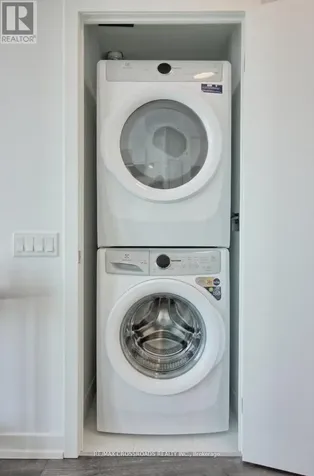 7 Golden Lion Heights Toronto (newtonbrook East) ON M2M 0C1