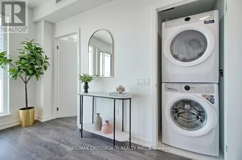 7 Golden Lion Heights Toronto (newtonbrook East) ON M2M 0C1