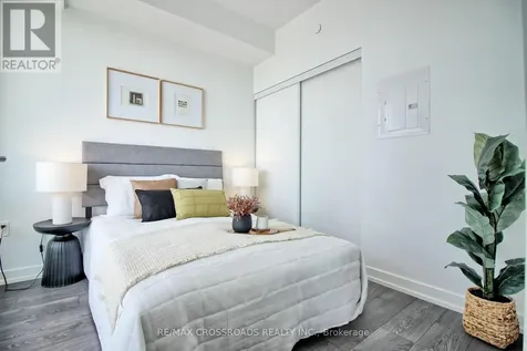 7 Golden Lion Heights Toronto (newtonbrook East) ON M2M 0C1