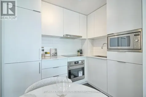 7 Golden Lion Heights Toronto (newtonbrook East) ON M2M 0C1