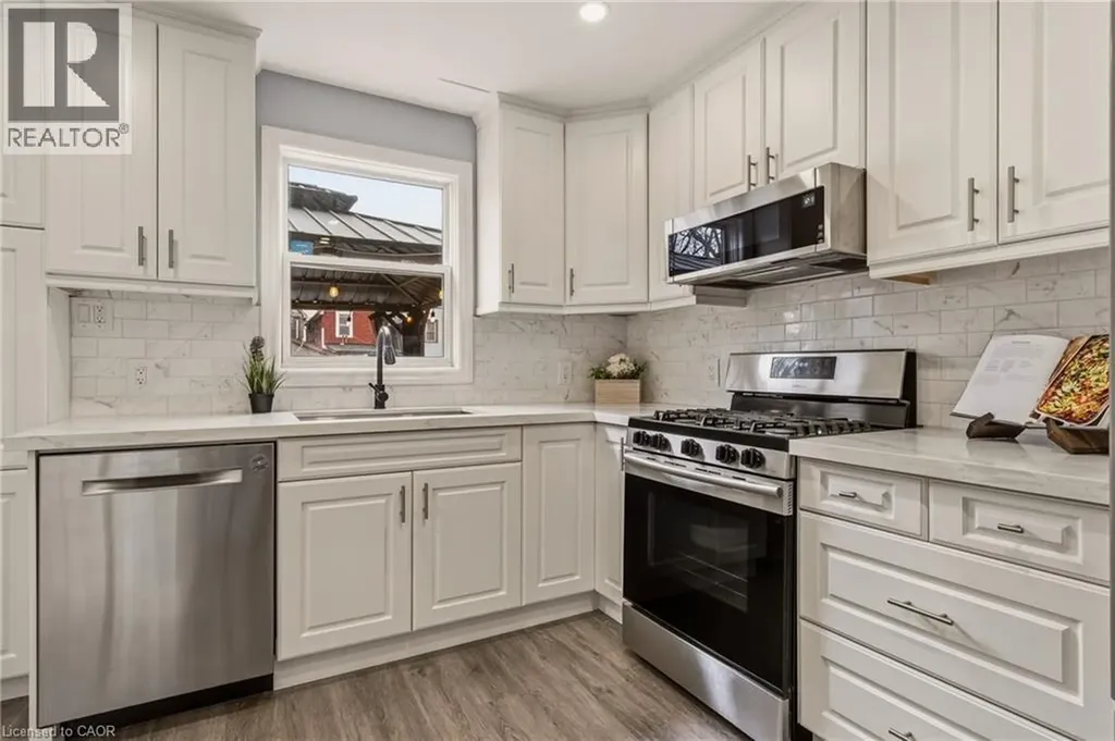 14 Mars Avenue Hamilton ON L8L 3V8