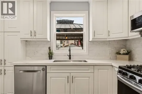 14 Mars Avenue Hamilton ON L8L 3V8