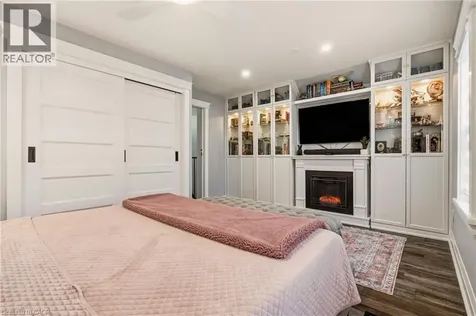 14 Mars Avenue Hamilton ON L8L 3V8