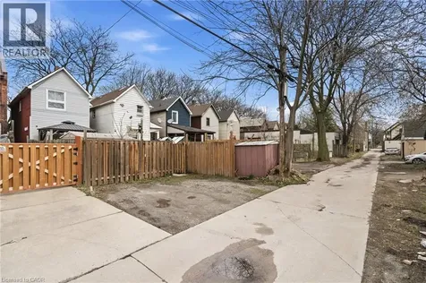 14 Mars Avenue Hamilton ON L8L 3V8