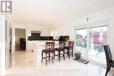 32 Elmvale Boulevard Whitchurch-stouffville ON L4A 2Y3