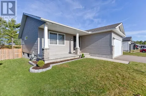 28 Terrance Drive Petawawa ON K8H 0H3
