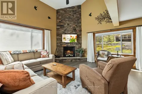 13 Peninsula Shores Road East Mcdougall ON P2A 2W7