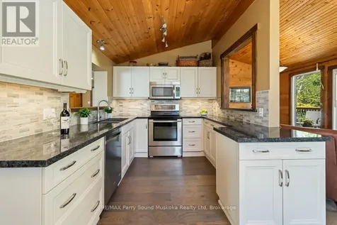 13 Peninsula Shores Road East Mcdougall ON P2A 2W7