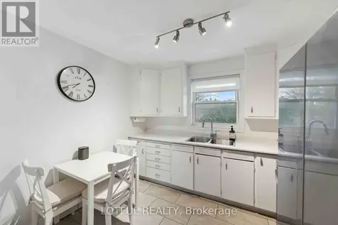2427 Chasseur Avenue Ottawa ON K1V 8E5