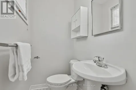 45 Larkspur Drive Ottawa ON K2H 6K8
