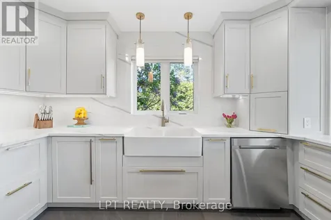 11 Elderwood Trail Ottawa ON K2S 1C9