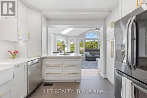 11 Elderwood Trail Ottawa ON K2S 1C9