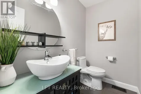 11 Elderwood Trail Ottawa ON K2S 1C9