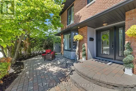 11 Elderwood Trail Ottawa ON K2S 1C9