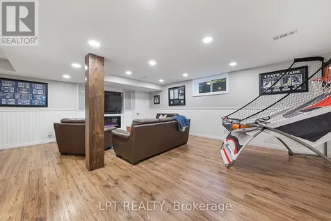 11 Elderwood Trail Ottawa ON K2S 1C9