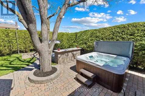 11 Elderwood Trail Ottawa ON K2S 1C9