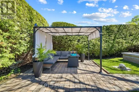 11 Elderwood Trail Ottawa ON K2S 1C9