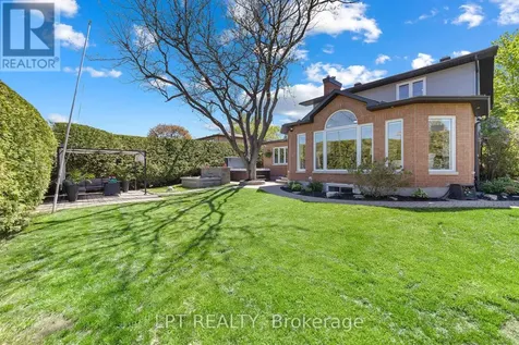 11 Elderwood Trail Ottawa ON K2S 1C9