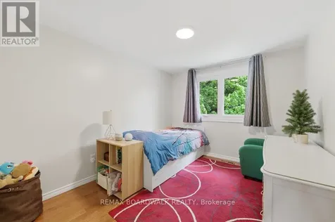 4 Glen Park Drive Ottawa ON K1B 3Z2