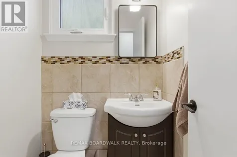 4 Glen Park Drive Ottawa ON K1B 3Z2