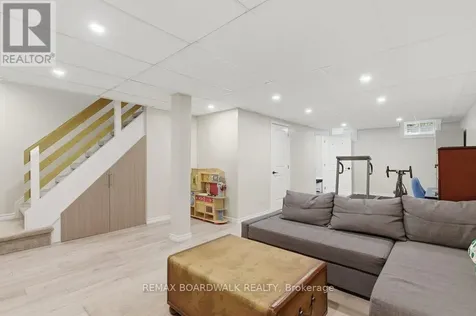4 Glen Park Drive Ottawa ON K1B 3Z2