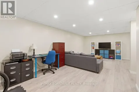 4 Glen Park Drive Ottawa ON K1B 3Z2