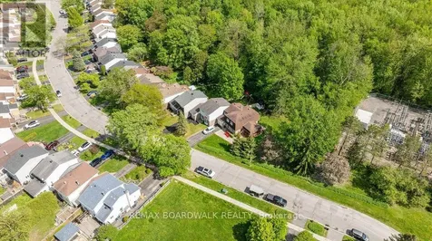 4 Glen Park Drive Ottawa ON K1B 3Z2