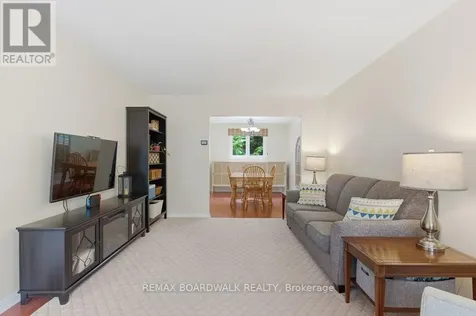 4 Glen Park Drive Ottawa ON K1B 3Z2