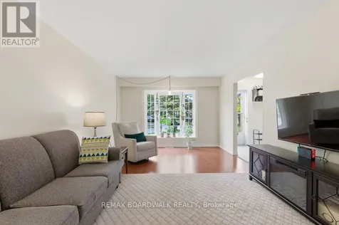 4 Glen Park Drive Ottawa ON K1B 3Z2