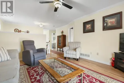 99 Queen Street North Renfrew ON K7V 2A4