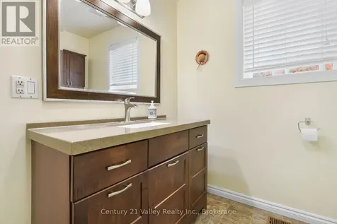99 Queen Street North Renfrew ON K7V 2A4